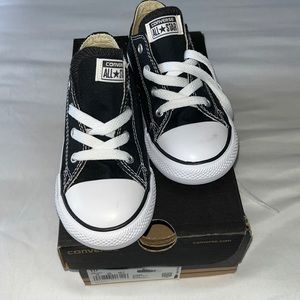 SOLD!!! Kids converse